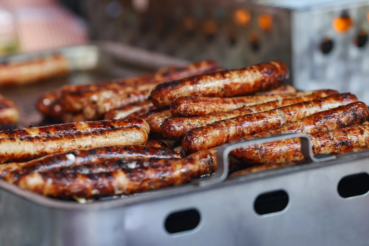 Was ist das geheime Gewürz für die perfekte Bratwurst? Entdecken Sie das Rezept und die besten Tipps!