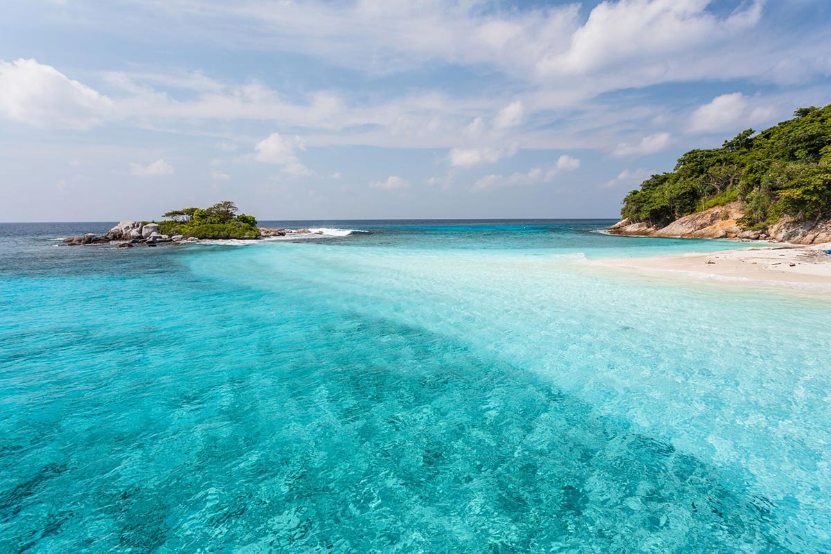 Haben Sie genug von überfüllten Stränden und überhöhten Preisen? Hier finden Sie ein Paradies für einen sonnigen Urlaub ohne Touristenmassen und die hohen Preise von Phuket.