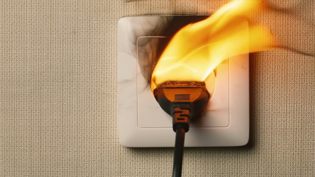 Gerät, das nach Gebrauch vom Stromnetz getrennt werden muss, um einen Brand zu vermeiden